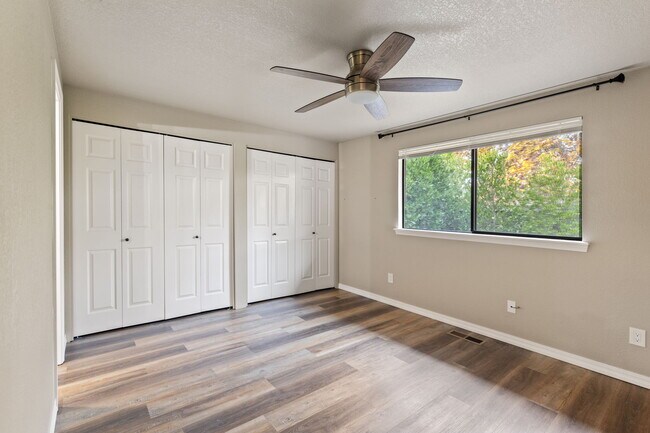 Photo - 1100 Excalibur Dr