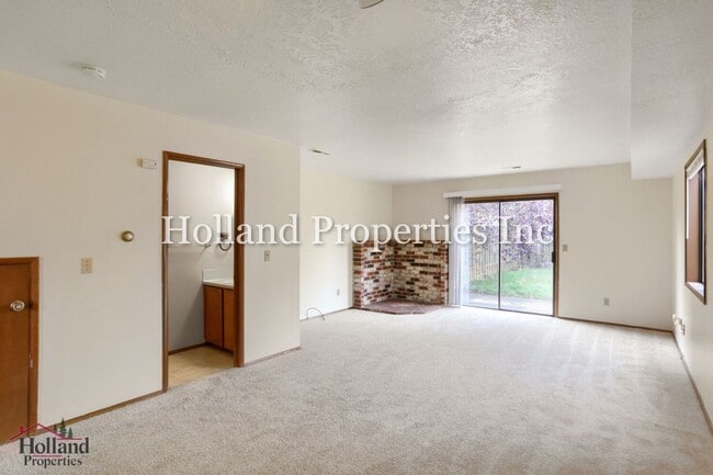 Photo - 1717/1719 Springbrook Way
