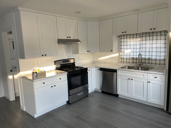 Building Photo - 265 E 69th Way Unit A