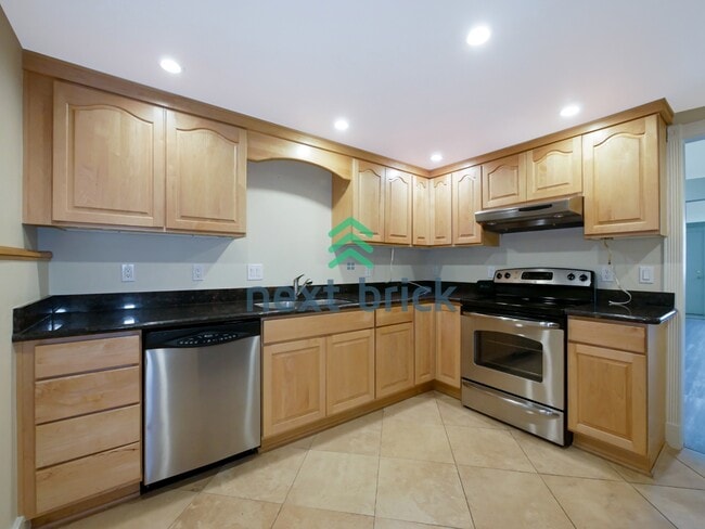2 Bed 1Bath Waterfront View Condo Available for Rent!