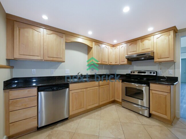 Photo - 2 Bed 1Bath Waterfront View Condo Available for Rent!