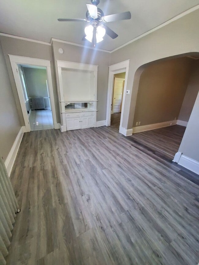Building Photo - 1621 W Meinecke Ave Rental