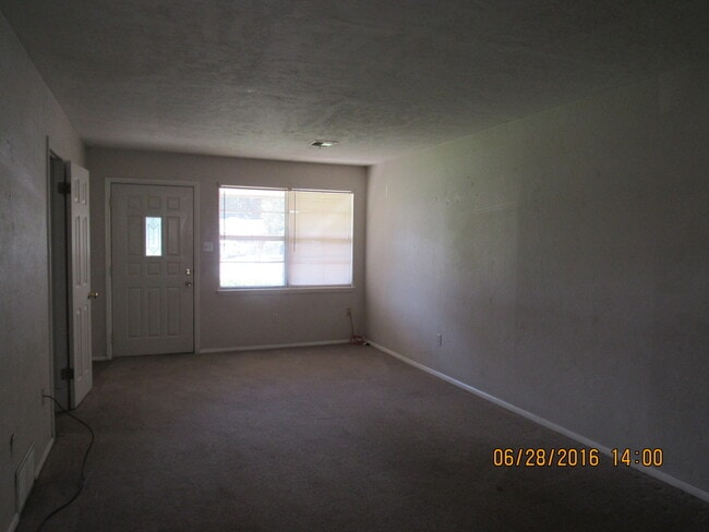 Photo - MOVE IN SPECIAL: $200 OFF OF THE 1ST FULL MONTH'S RENT! New carpet and freshly painted interiors