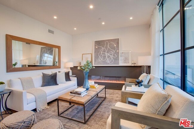 Photo - 1256 N Las Palmas Ave