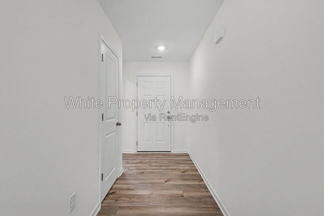 Photo - 313 W 18th St