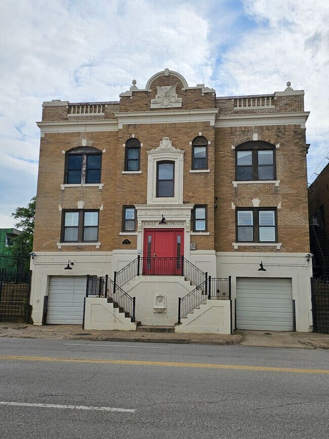 Building Photo - Available now! Unit 5 Rental