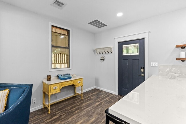 Photo - 412 Waco Ave