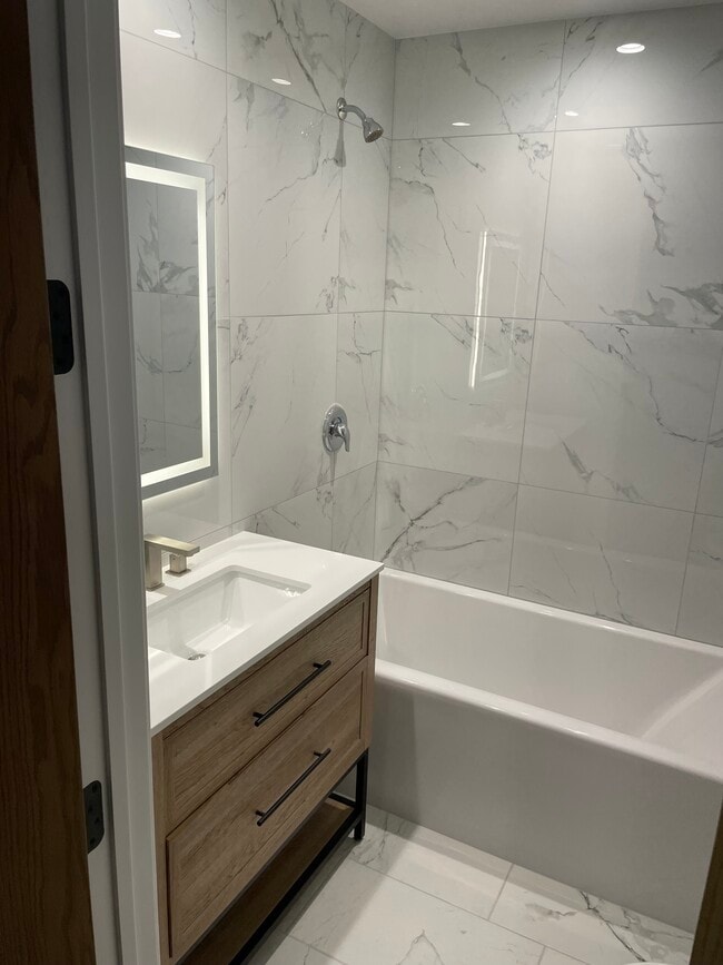 Photo - 934 W Diversey Pky Unit #1