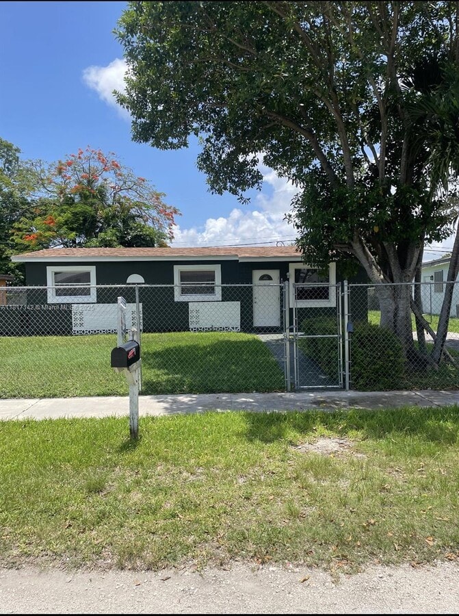 Photo - 10850 SW 221st St Rd House