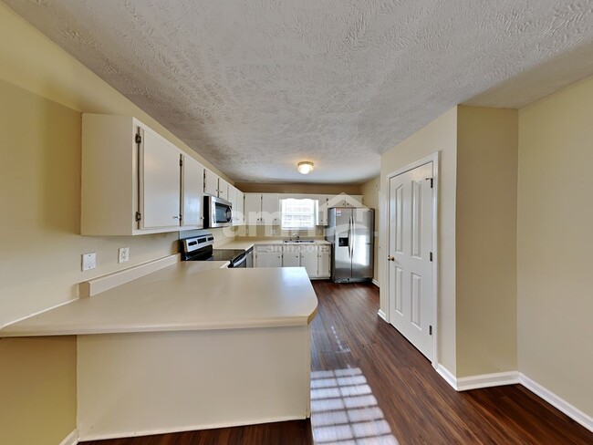 Photo - 2825 Islington Dr