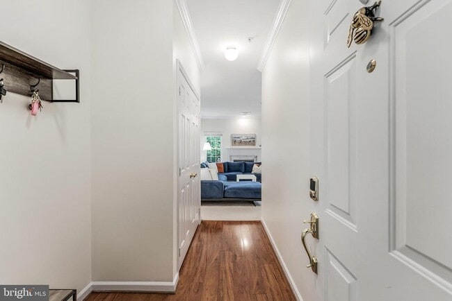 Building Photo - 1700 Lake Shore Crest Dr Unit 25