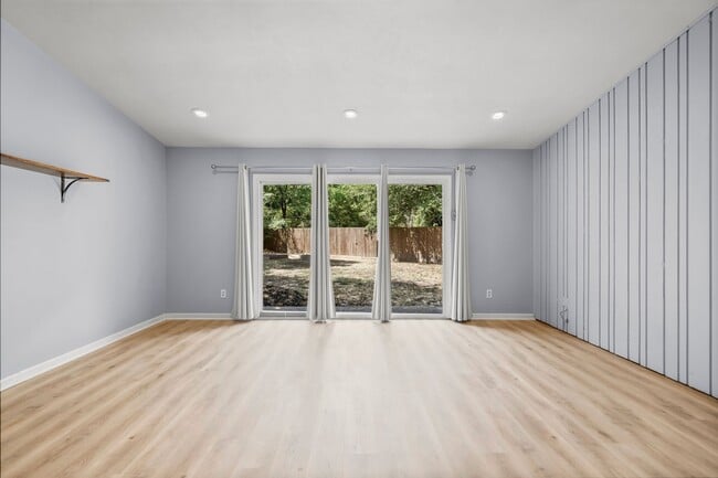 Photo - 3 Gambrel Oak Pl