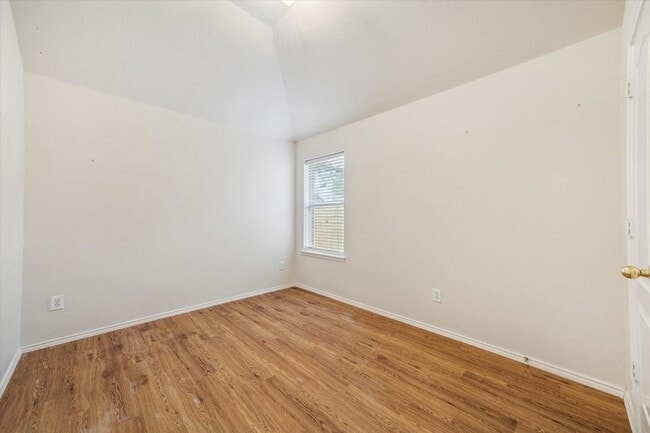 Photo - 9717 Cottage St
