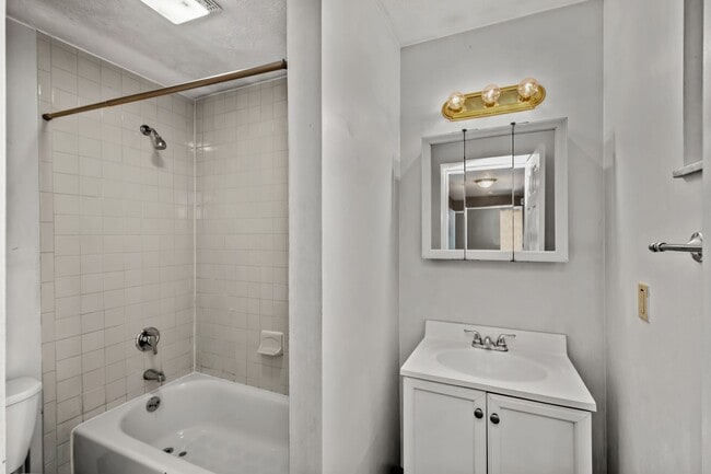 Photo - 22-24 Norton Street Unidad 24 Norton St. #1
