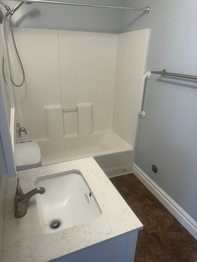 Photo - 830 Oxford Dr Unit Basement Apartment