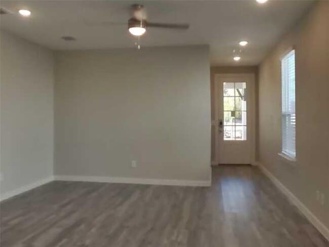 Photo - 612 Lindheimer Ln