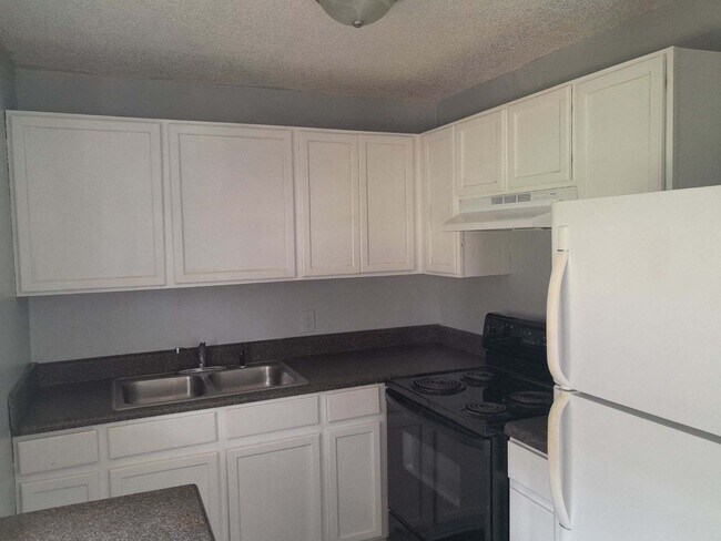 Photo - 318-330 W Harrison St Apartments