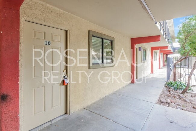 Photo - 770 N Dodge Blvd Unidad 10