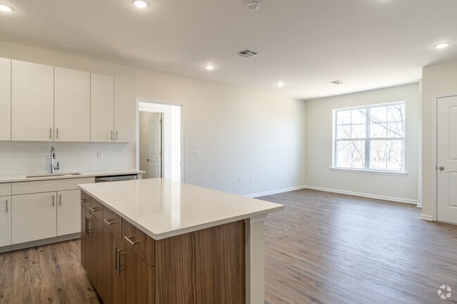 2BR, 2BA - 1,105SF