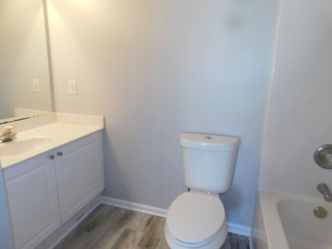 Building Photo - Nice 3 bed 2 bath home