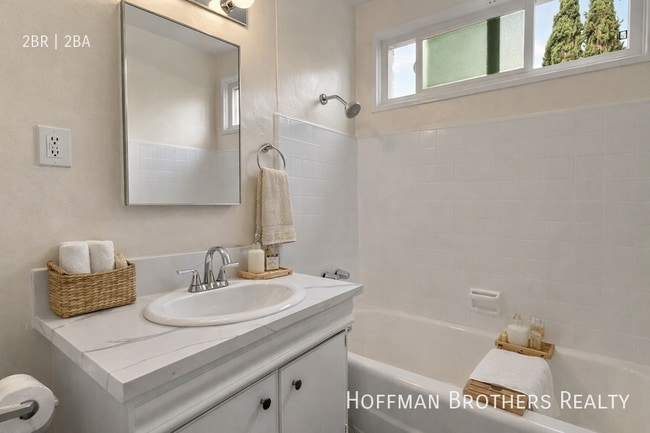 Photo - 5326 Radford Ave Unit 1