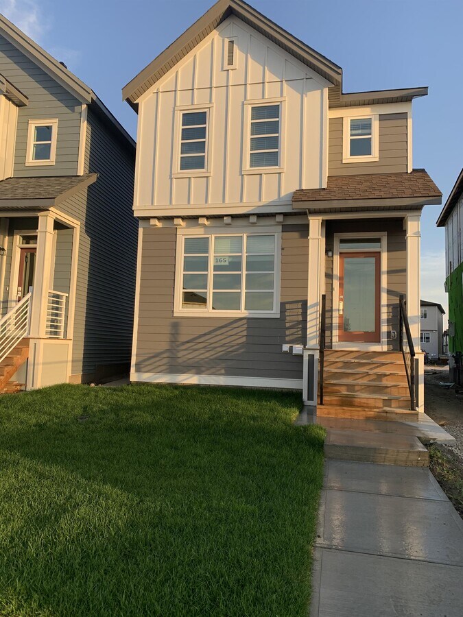 Photo - 165 Walcrest Blvd. SE