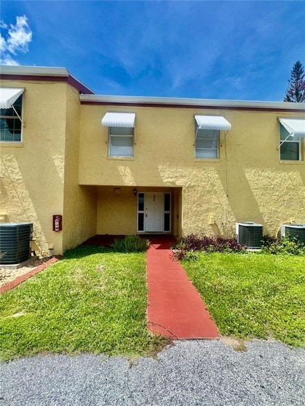 5850 Cypress Gardens Blvd Unidad 806