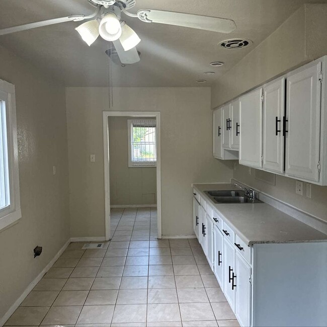Photo - 5817 N Teutonia Ave