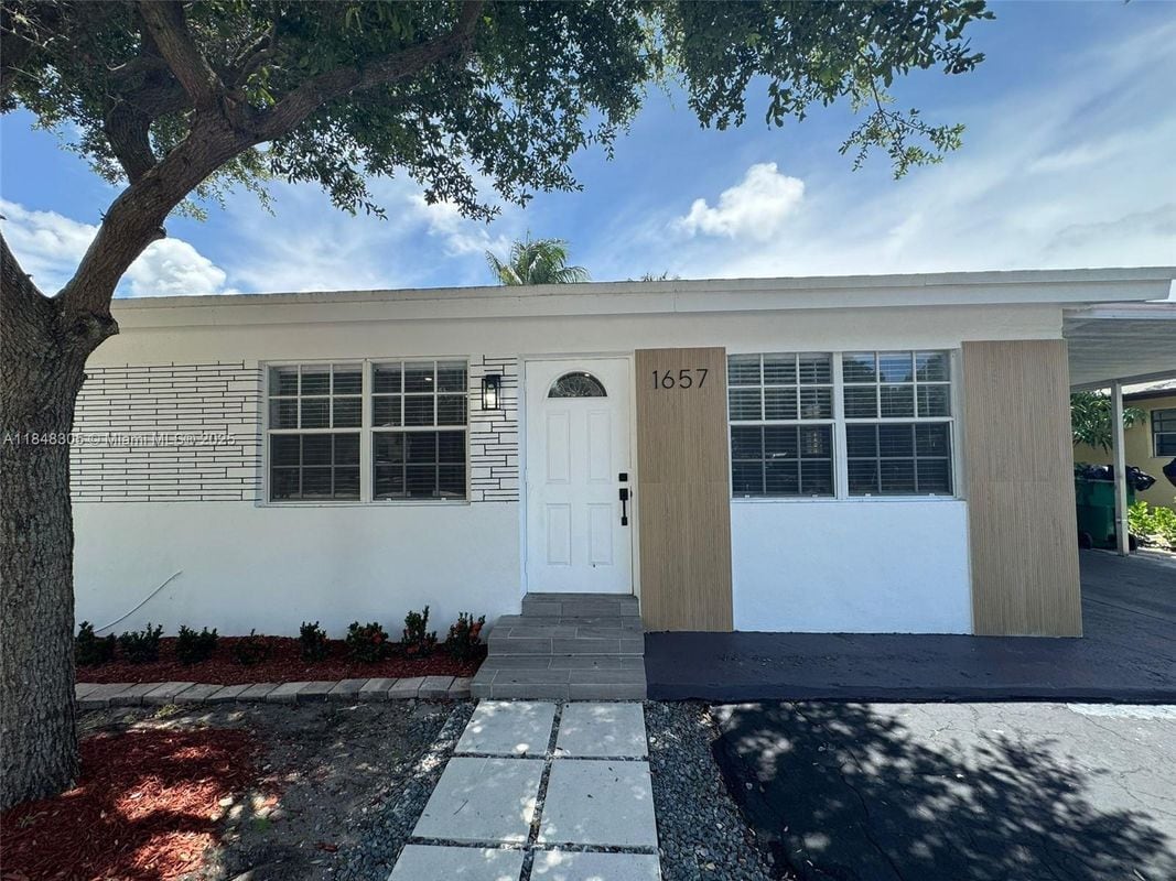 Photo - 1657 SW 44th Ave