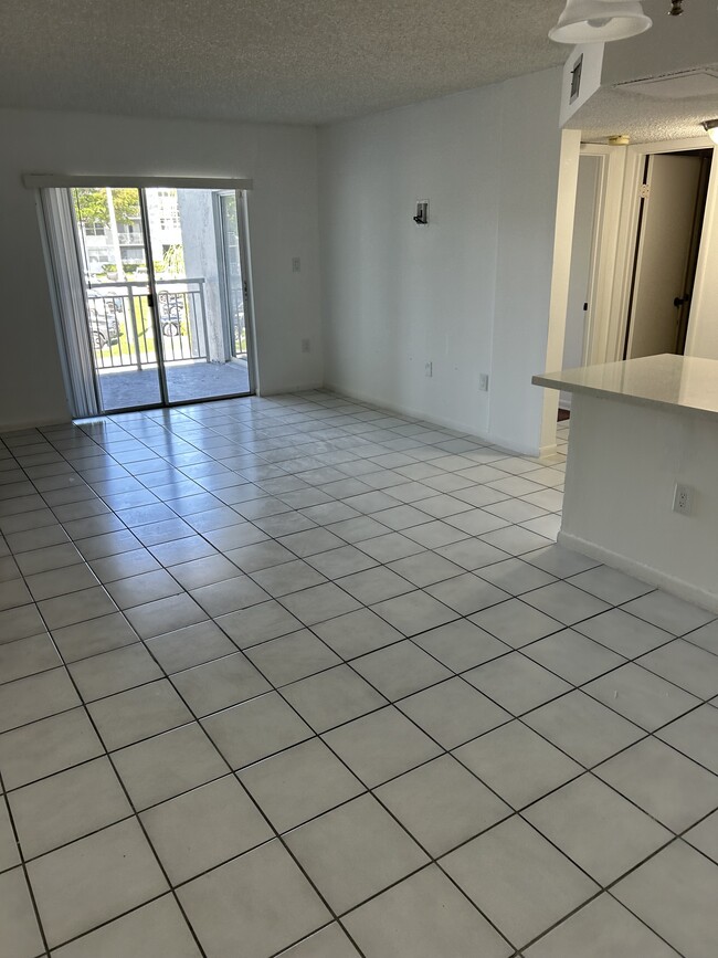Photo - 8600 SW 212th St Unidad 207