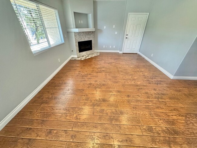 Photo - Spacious 2 bedroom condo with detached garage!!