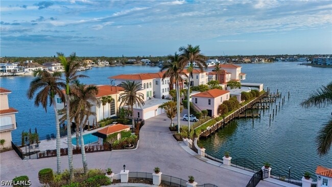 Building Photo - 4000 Gulf Shore Blvd N Unit 1400