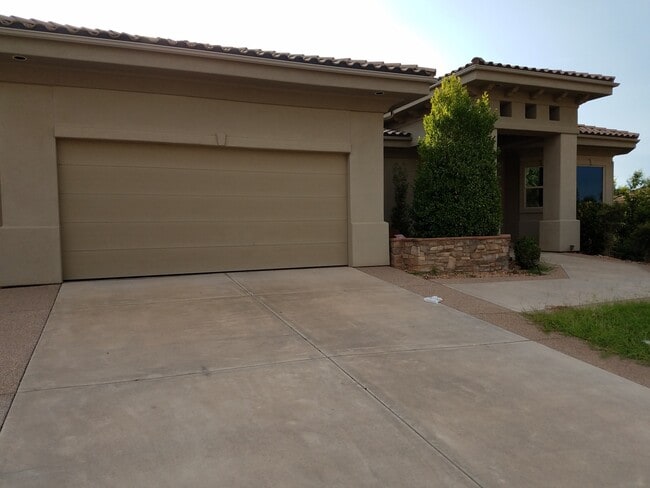 Photo - Beautiful Home in The Boulders