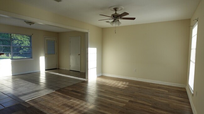 Photo - 623 S Cypress St