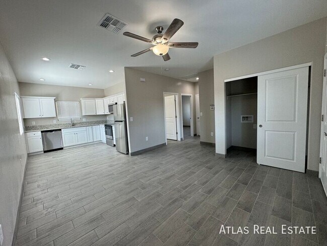 Photo - 802 E 35th St Unidad 2