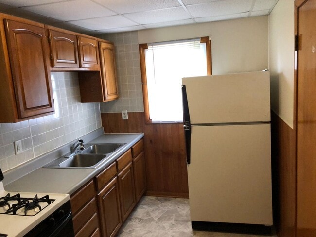 Photo - Comfy 2-Bedroom Home with Garage in Moline