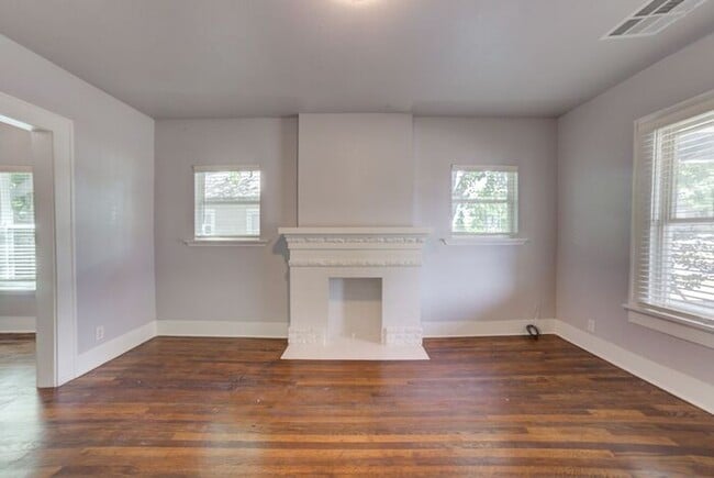 Charming Craftsman 3/1 Home Next To TU! - Charming Craftsman 3/1 Home Next To TU!