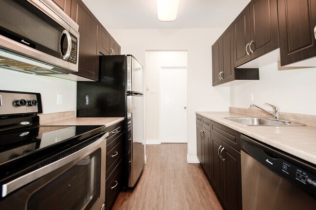 1BDR - Kitchen - 333 Edison Apartment