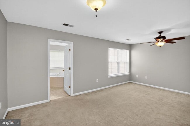 Photo - 8611 Ellesmere Way