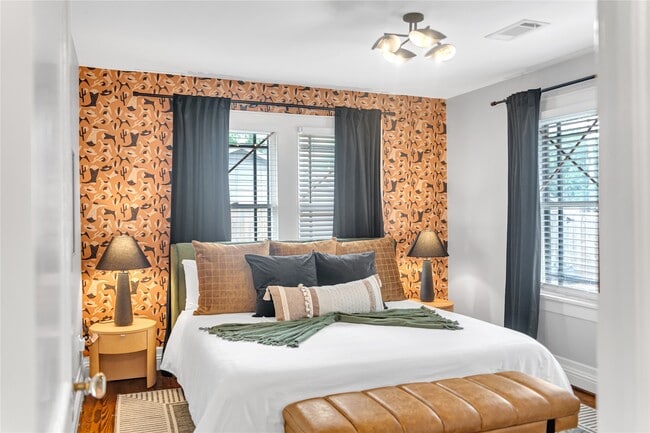 Building Photo - 725 Peddie St