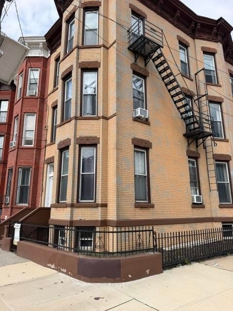 Building Photo - 125 Palisade Ave Unit 3