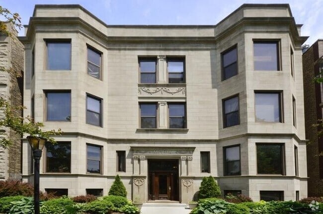 Building Photo - 4011 N Kenmore Ave Rental