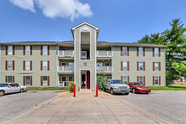 Building Photo - *1/2 Off 1st Months Rent!* 4 Bed, 2 Bath Condo Near MTSU in Murfreesboro Unit E1