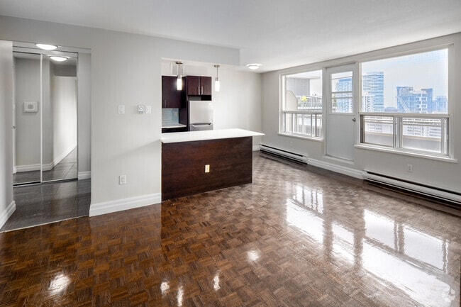 2 BR, 1 BA - 650 SF - Continental Towers