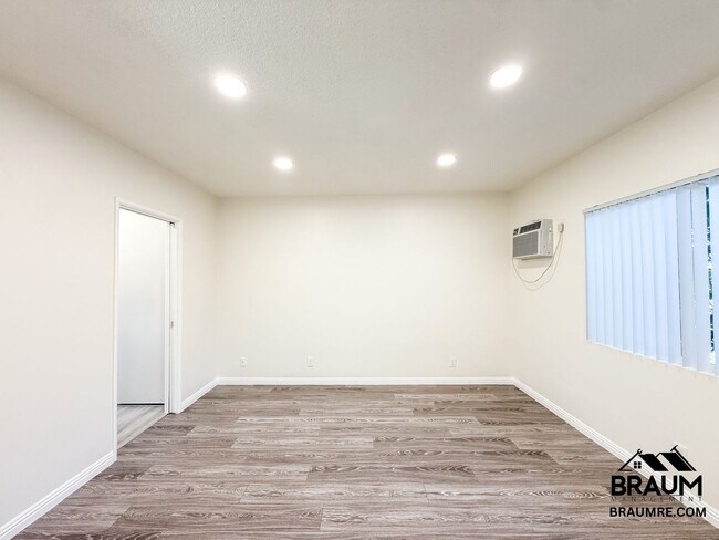 15546 Vanowen St Unidad 8
