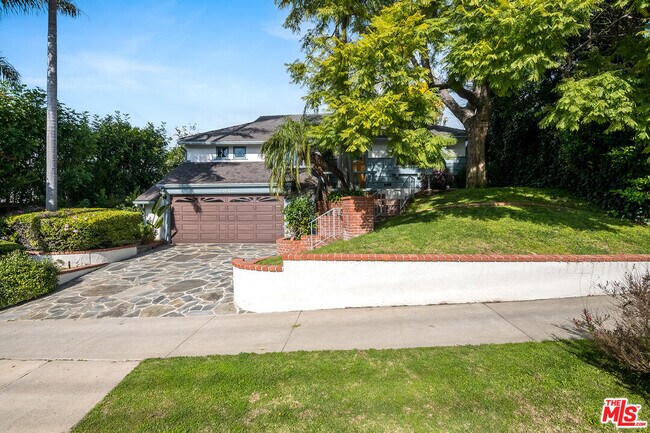 Photo - 2924 Manning Ave