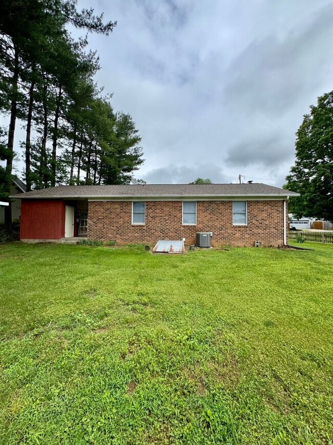 Photo - Single Family Home for Rent in Dayton