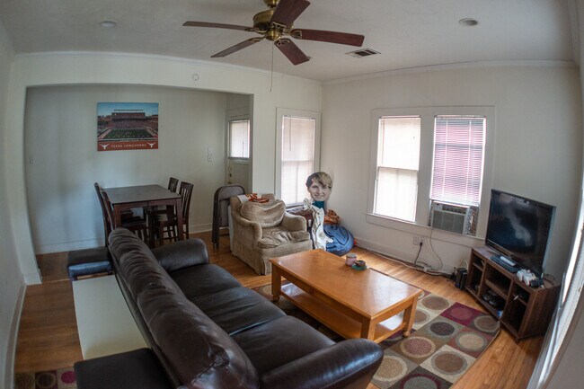 Photo - 1903 David St