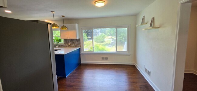 Photo - 3417 Windsor Rd