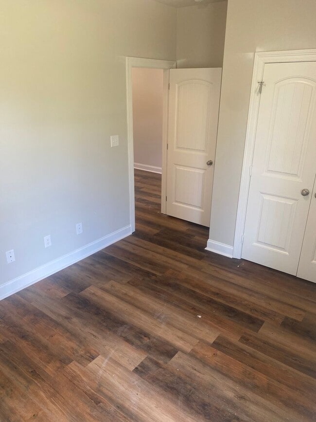 Photo - Leasing Now!